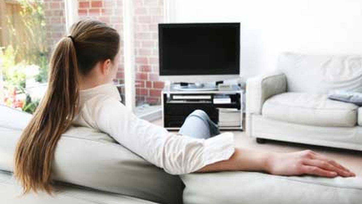 Mujer viendo TV