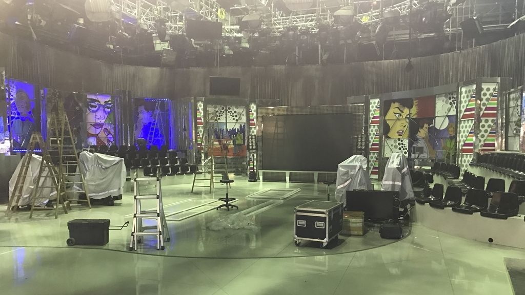 Así se monta el nuevo decorado de 'Sábado Deluxe' (2)