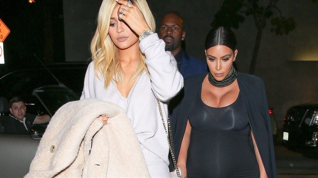 Khloé y Kim Kardashian