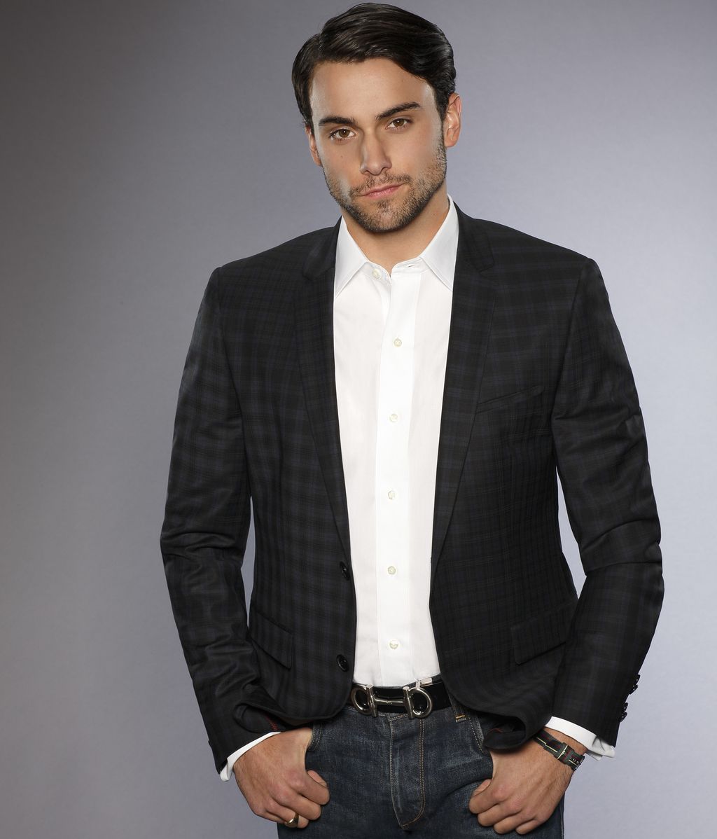 Jack Falahee es Connor Walsh