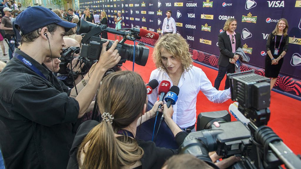 'Look' formal para desfilar por la alfombra roja de la fiesta de recibimiento, el 7 de mayo