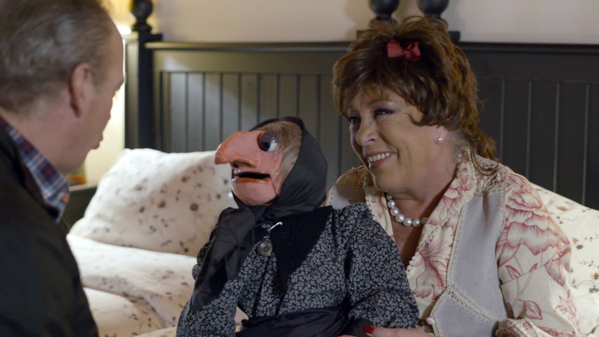 Bertín Osborne con Mari Carmen y Doña Rogelia en 'Mi casa es la tuya'