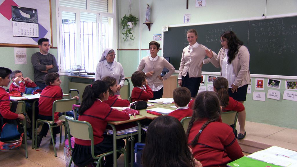 Las novicias de 'Quiero ser monja' resuelven las dudas de los alumnos de un colegio