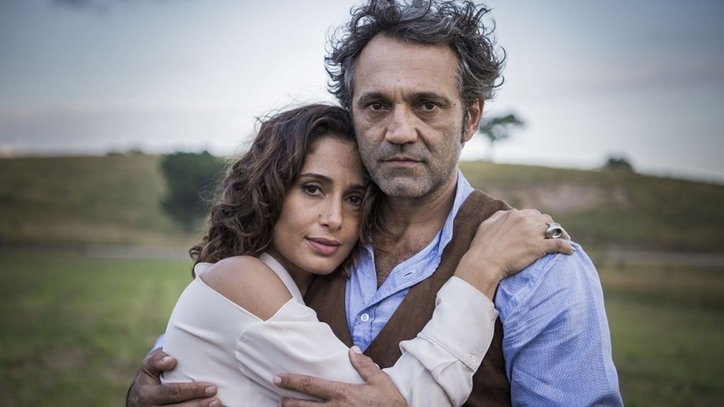 Camila Pitanga y Domingos Montagner