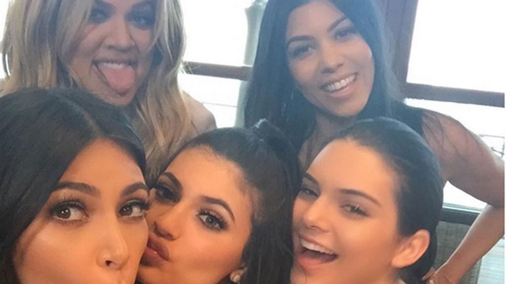 Hermanas Kardashian-Jenner