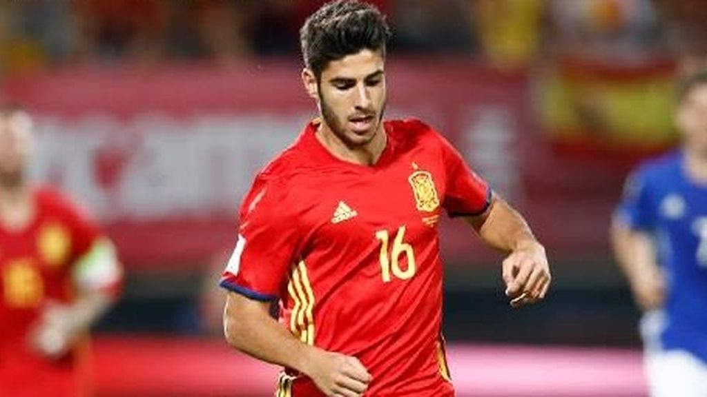 Marco Asensio en su debut con la selección.