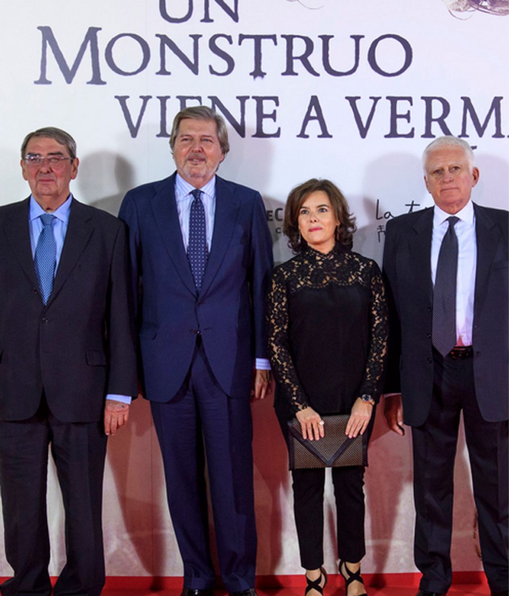 De izquierda a derecha, el presidente de Mediaset España, Alejandro Echevarría; el ministro de Cultura, Íñigo Méndez de Vigo; la vicepresidenta del Gobierno, Soraya Sáenz de Santamaría, y el consejero delegado de Mediaset España, Paolo Vasile