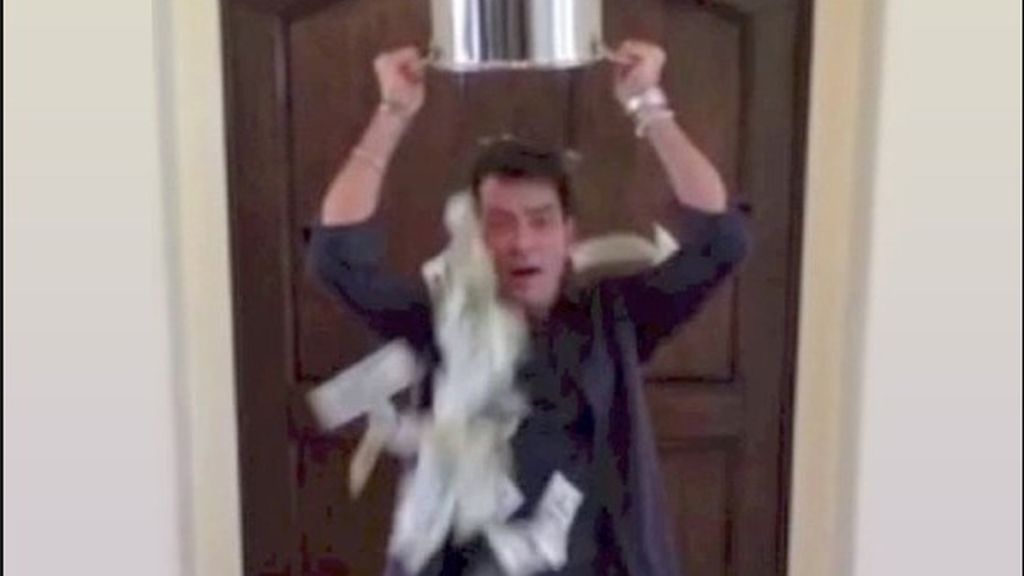 Charlie Sheen Frame vídeo se moja contra el ELA