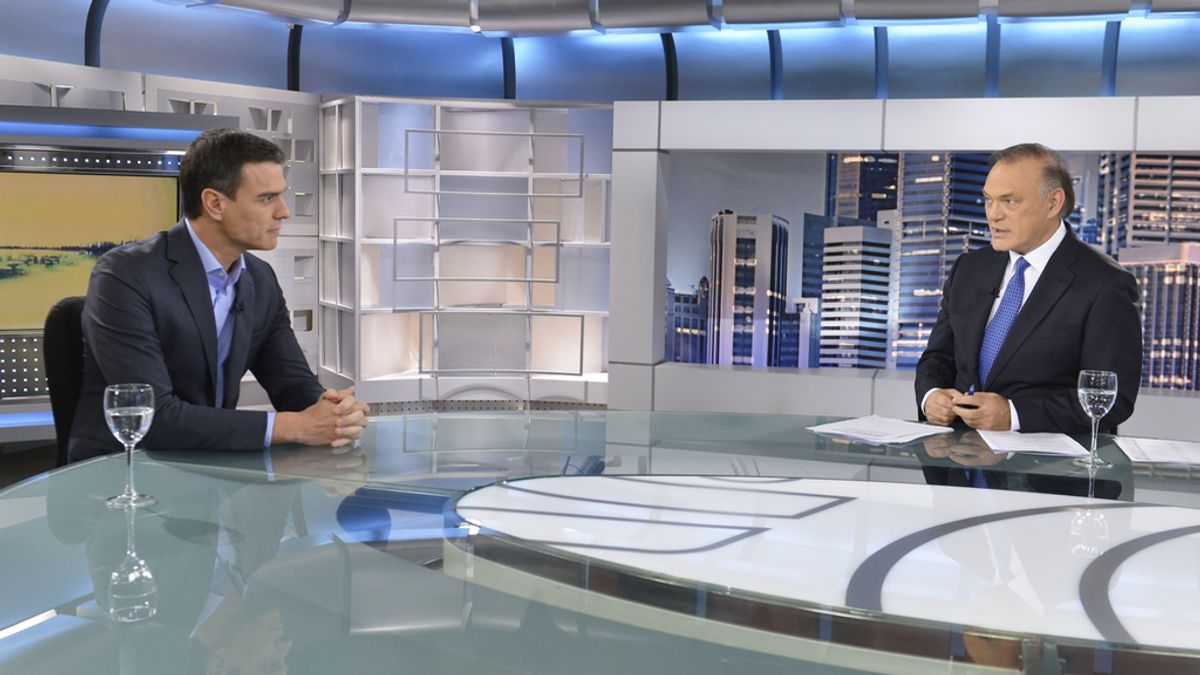 Pedro Piqueras entrevista a Pedro Sánchez ('Informativos Telecinco')