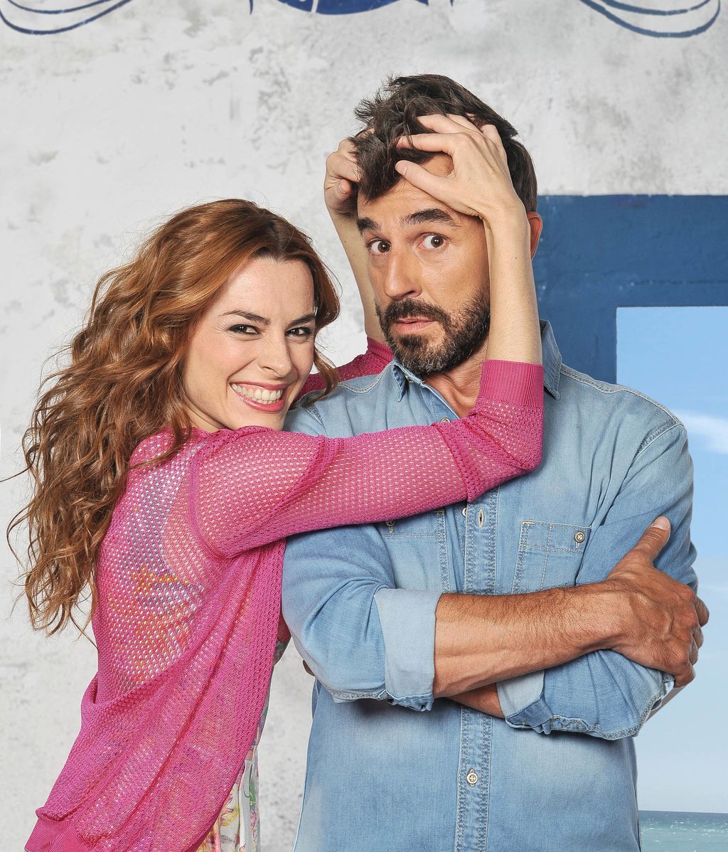 Laura (Begoña Maestre) y Sergi Roca (Santi Millán)