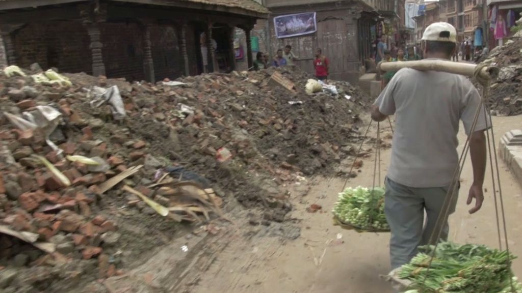 'Amanece en Nepal', una película documental del director Miguel Ángel Tobías