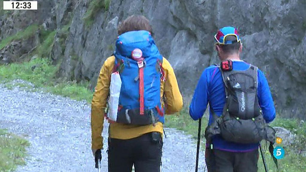 El alpinista Salvador Sanchís cruza a pie los Pirineos contra el cáncer infantil