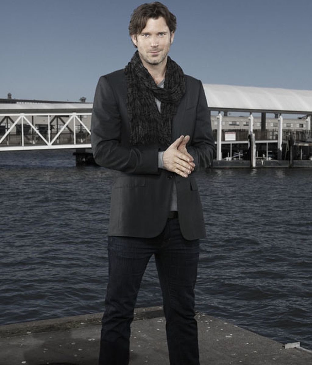 Wil Traval es Irwin Petrov