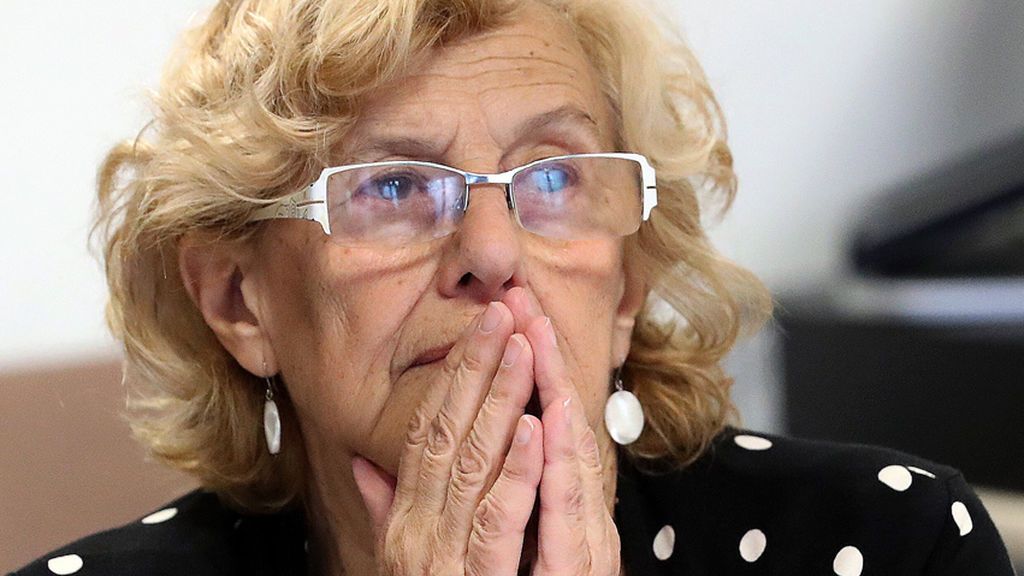 Carmena utiliza su vehículo en el Día Europeo sin Coches: "Lo siento, he metido la pata" Carmena utiliza su vehículo en el Día Europeo sin Coches: "Lo siento, he metido la pata"