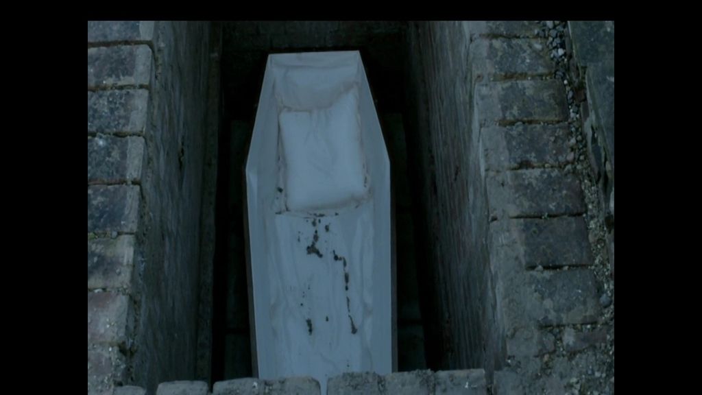 Cuerpos que aparecen fuera de sus tumbas, en 'Los desenterrados de Le Tréport'