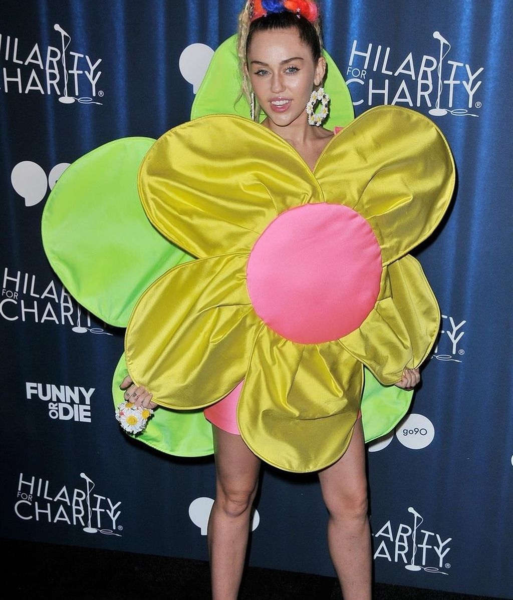 Miley Cyrus vestida por Ágatha Ruiz de la Prada