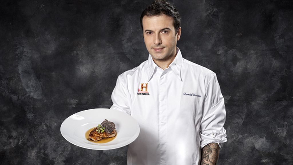 David García cocina trucha, cordero y soufflé de piña en ‘La última cena’