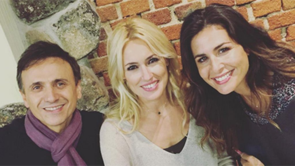 Carolina Cerezuela y Nuria Roca con José Mota