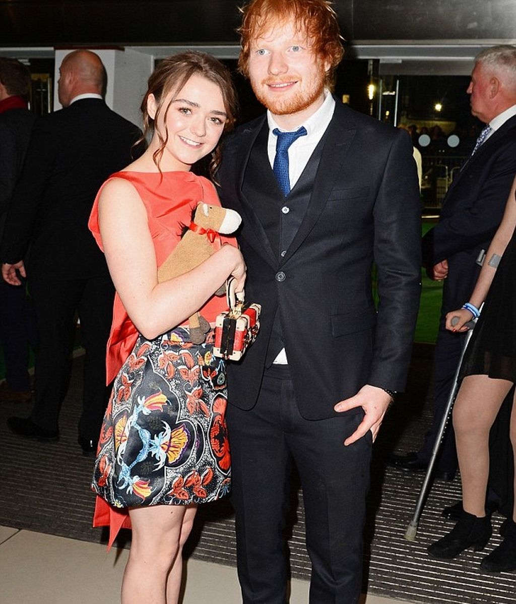 Maisie Williams y Ed Sheeran