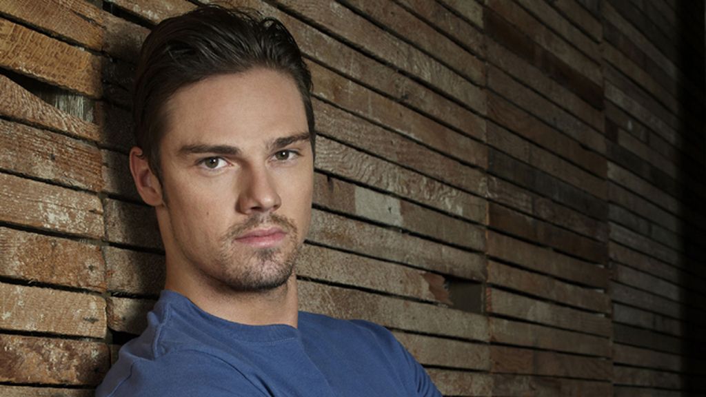 Jay Ryan es Vincent Keller