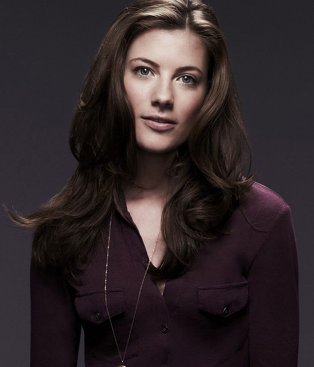 Devin Kelley es Maggie Langston