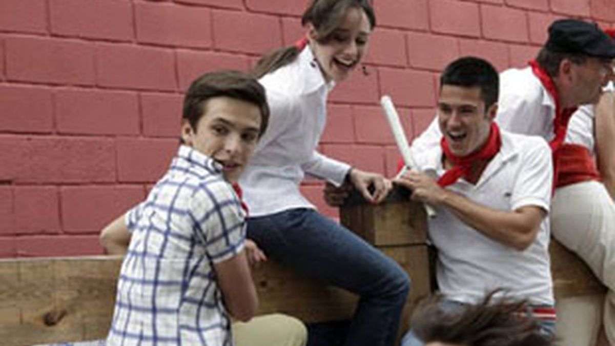 Ricardo Gómez (Carlos), izquierda, Elena Rivera (Karina) y Nacho Aldeguer (Felipe), durante el polémico capítulo.