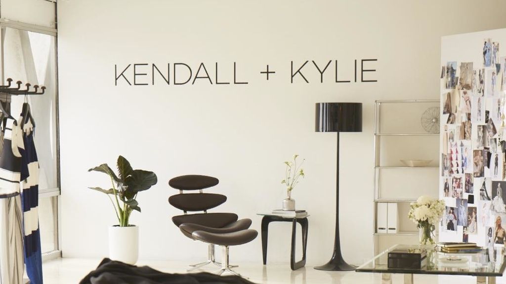 Kylie y Kendall Jenner debutan como diseñadoras de moda