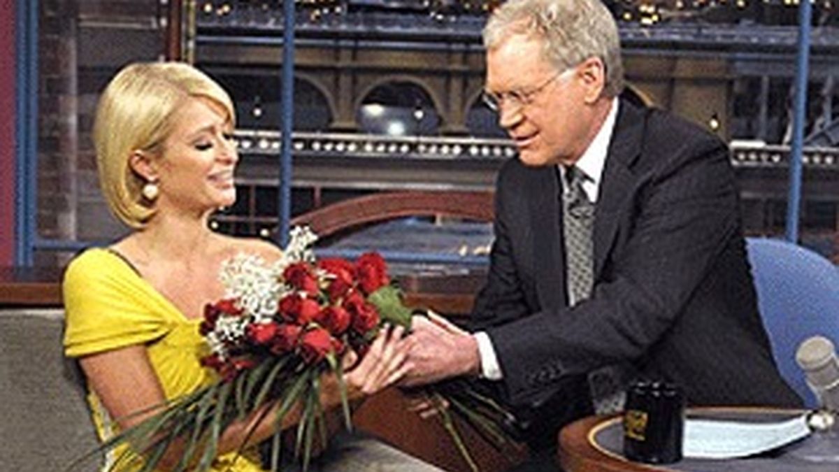 David Letterman, con Paris Hilton, en su programa de CBS.