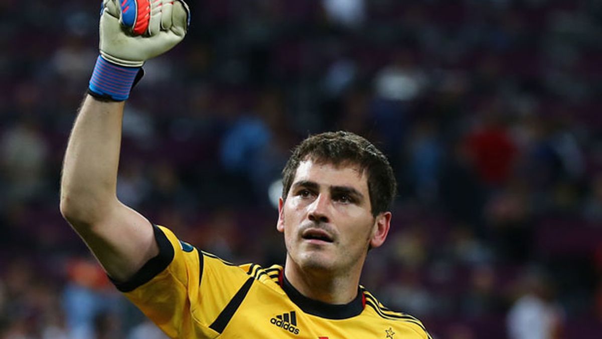 Iker Casillas celebra victoria contra Portugal semifinales Eurocopa