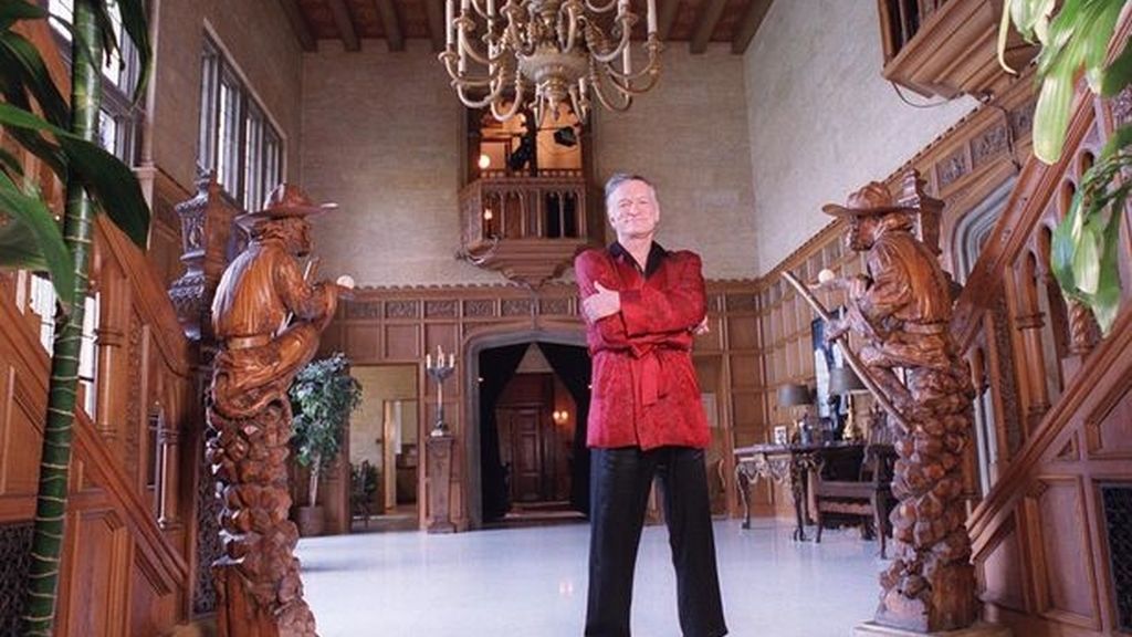 Hugh Hefner en su mansión Playboy