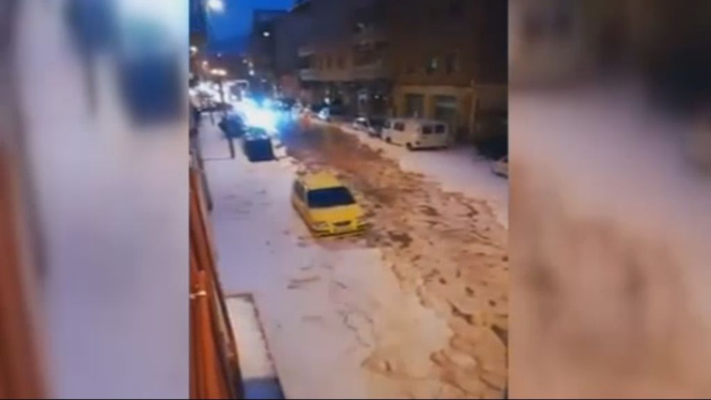 Una fuerte granizada inunda de blanco las calles de Teruel