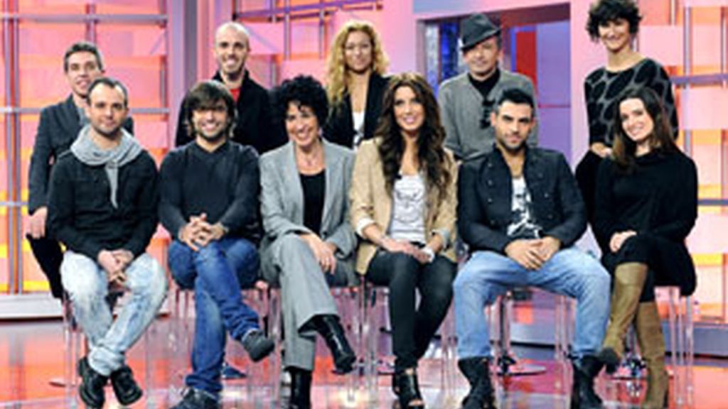 Nina y Pilar Rubio, con los profesores de la Academia de OT 2011