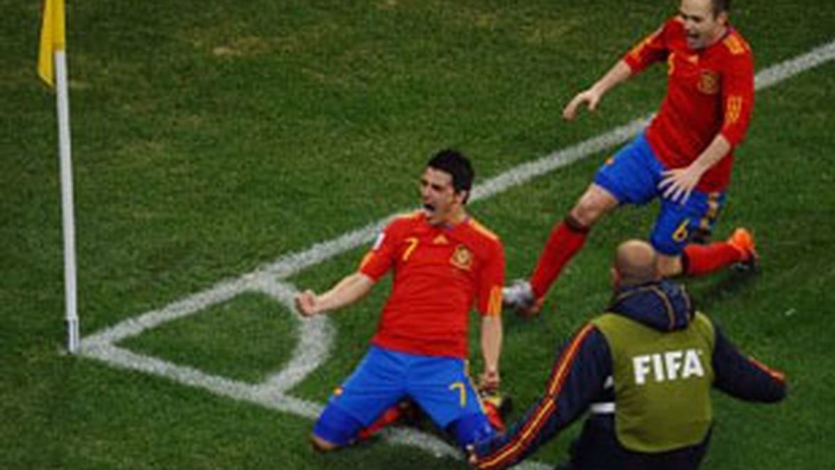 David Villa celebra su gol frente a Portugal.