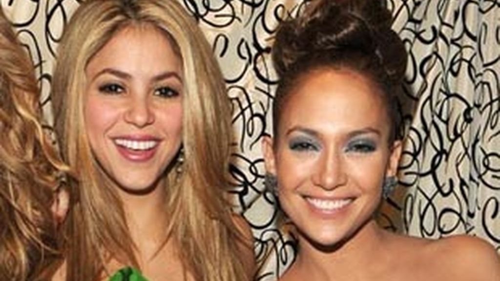 Shakira (izquierda) y Jennifer López.
