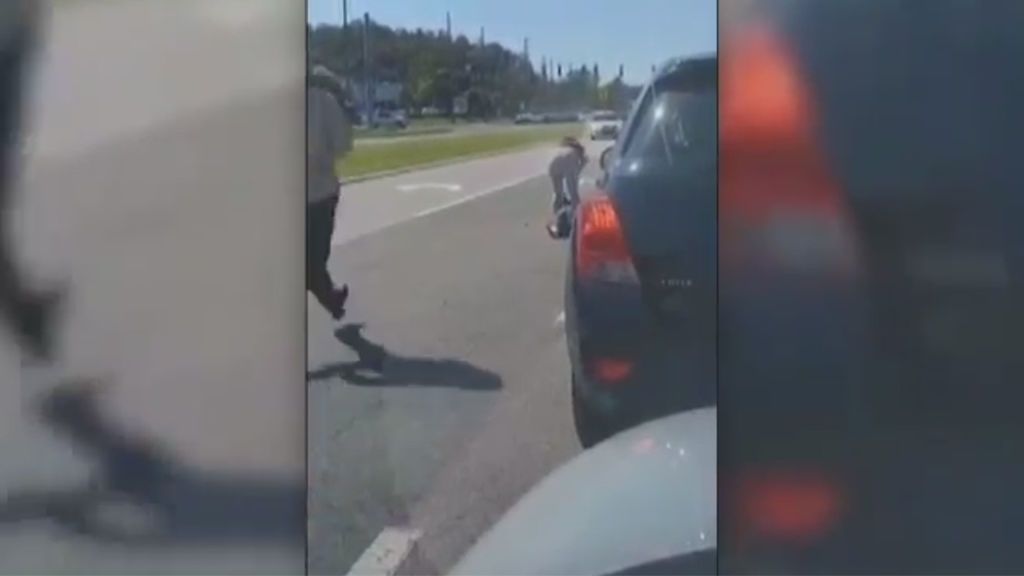 Dos mujeres dan una brutal paliza a otra en una carretera de Florida