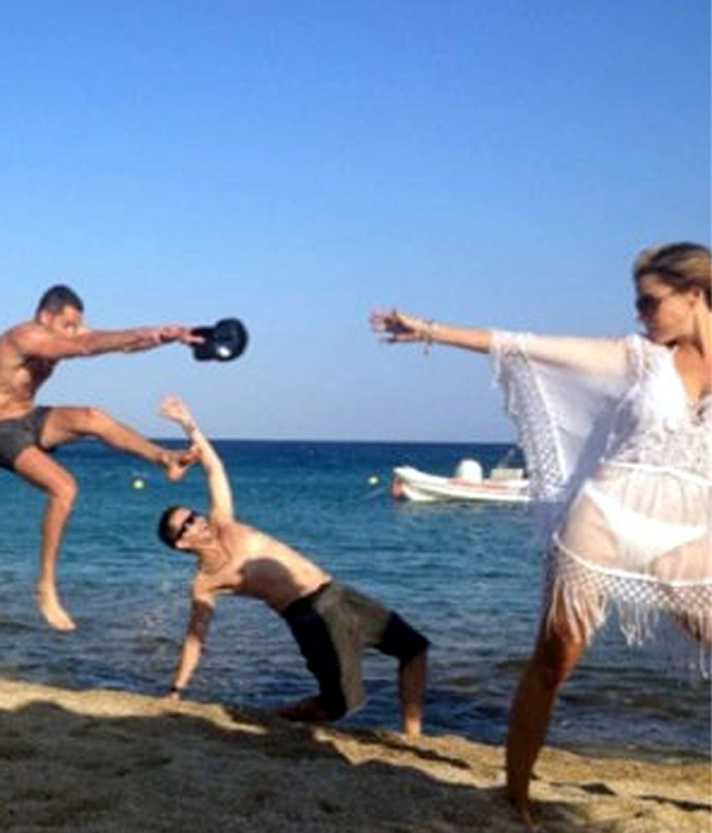 Sofía Vergara: "Too many guys at the beach!"