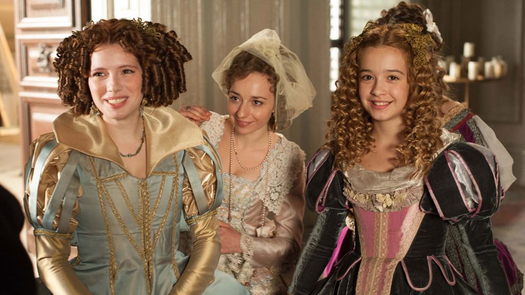 Enrique Urbizu dirige a un equipo de más de 40 actores