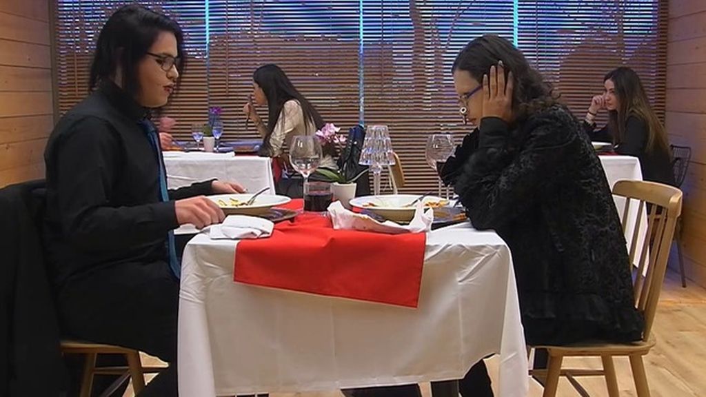 Magnus y Platania en 'First dates'
