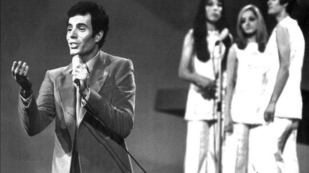 9. Julio Iglesias. 1974.