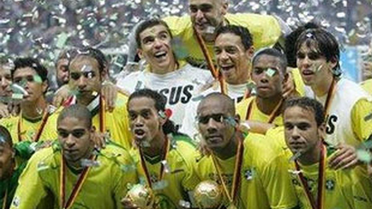Selección de Brasil, campeona de la última Copa FIFA Confederaciones, en 2005.