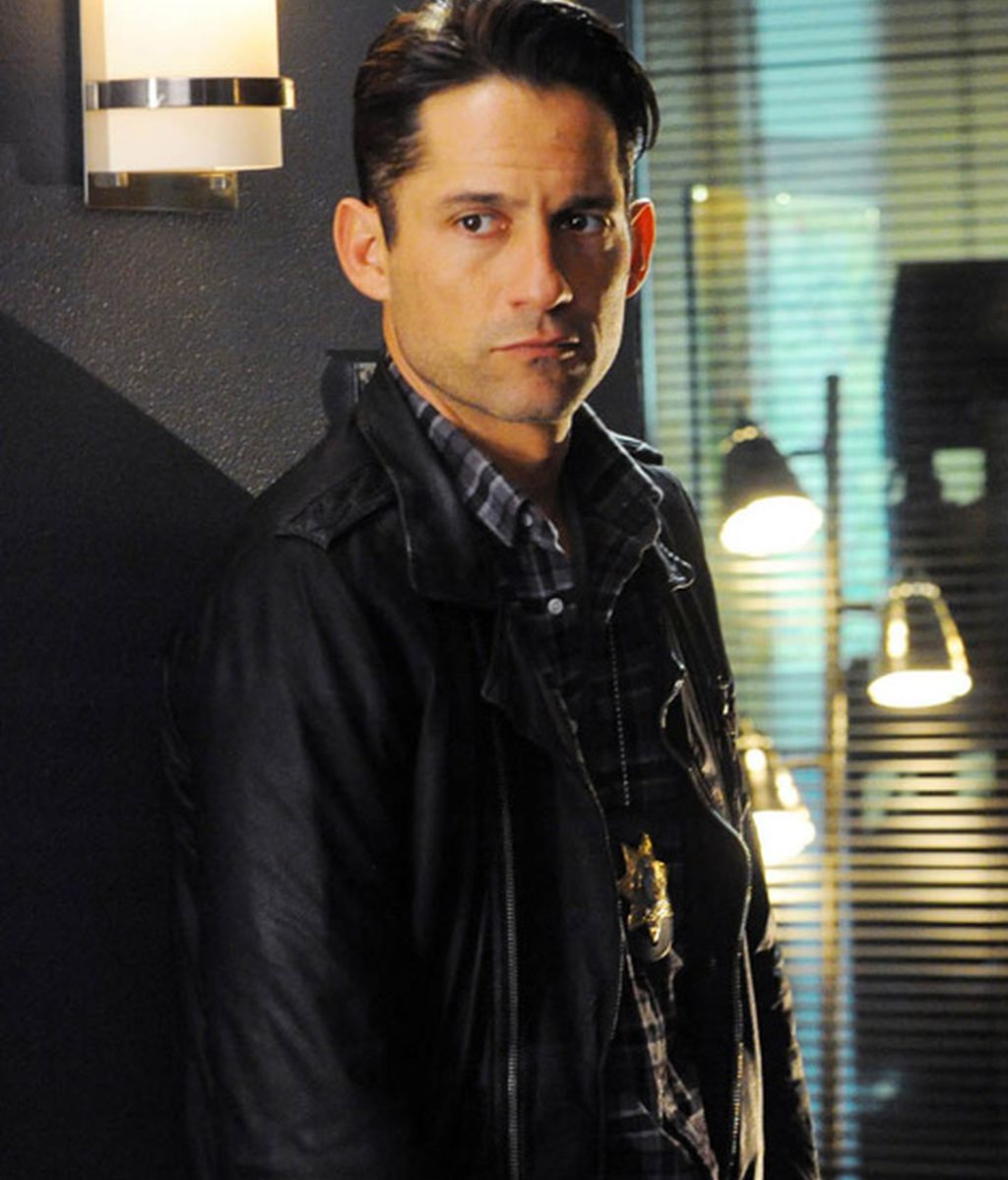 Enrique Murciano es el detective Carlos Moreno