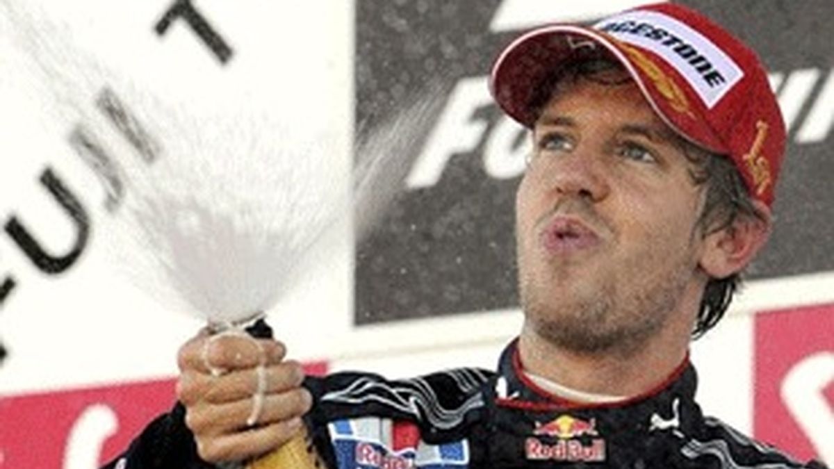 Sebastian Vettel celebra su victoria en Suzuka.
