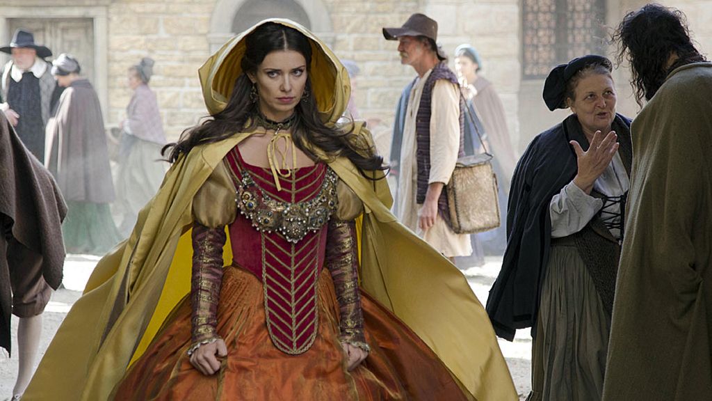 Pérez-Reverte colabora en la revisión de los guiones de la superproducción