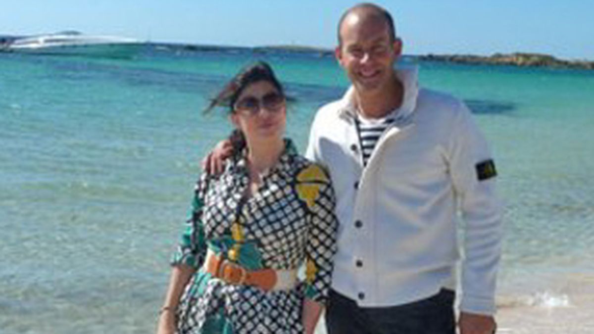 Kirsty Allsopp y Phil Spencer, los presentadores de 'Vacation Vacation Vacation', durante el programa dedicado a Ibiza.