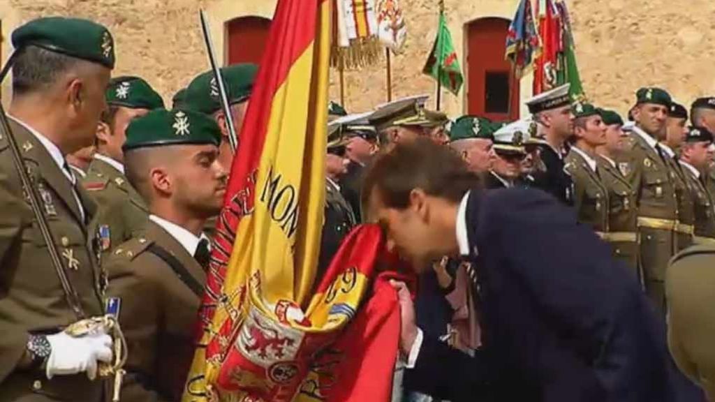 Más de 300 civiles juran bandera en el castillo de Figueras