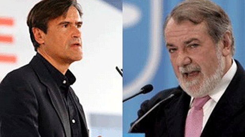Juan Fernando López Aguilar (izquierda), candidato socialista y Jaime Mayor Oreja, candidato del PP.