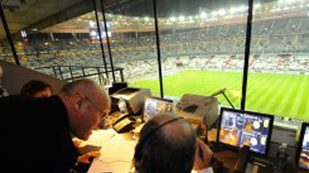 Estudios de radio en un estadio de fútbol.