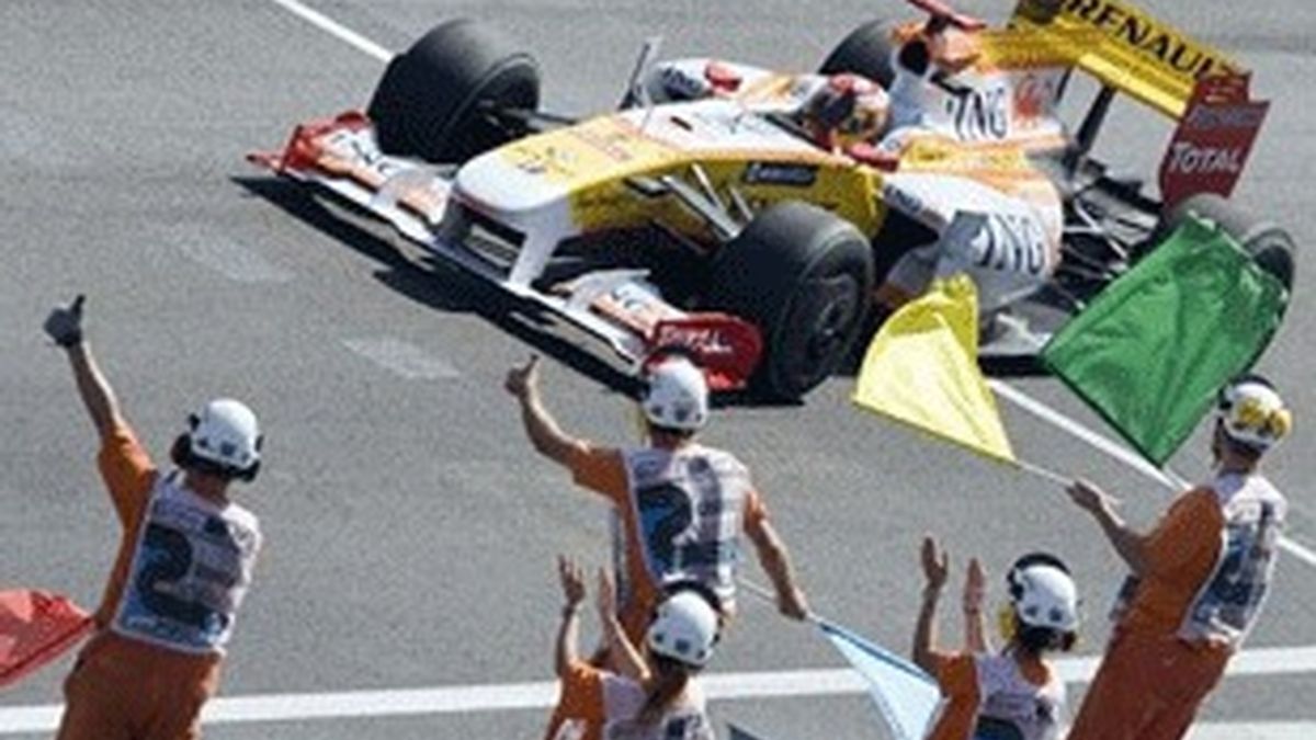 Fernando Alonso, en su Renault.