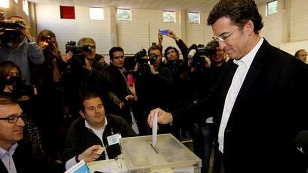 Feijoo votando