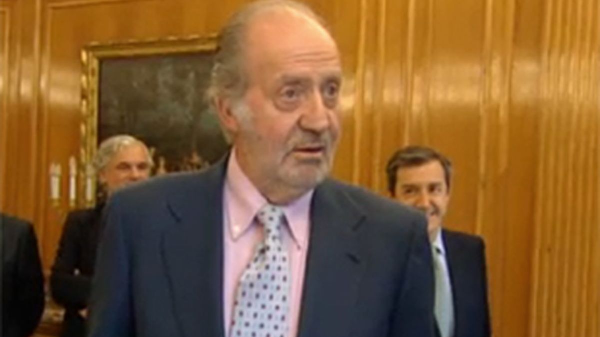 Don Juan Carlos, enfadado con la prensa en el acto del martes 31 de mayo.